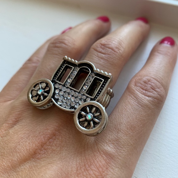 Vintage chunky silver stagecoach ring - Picture 3 of 7